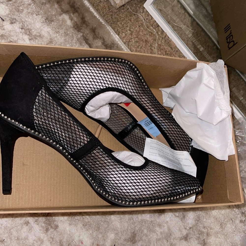 Bar III black Binsa ball mesh pumps
